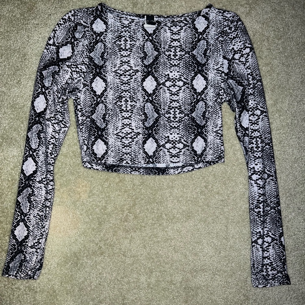 snakeskin long sleeve crop top